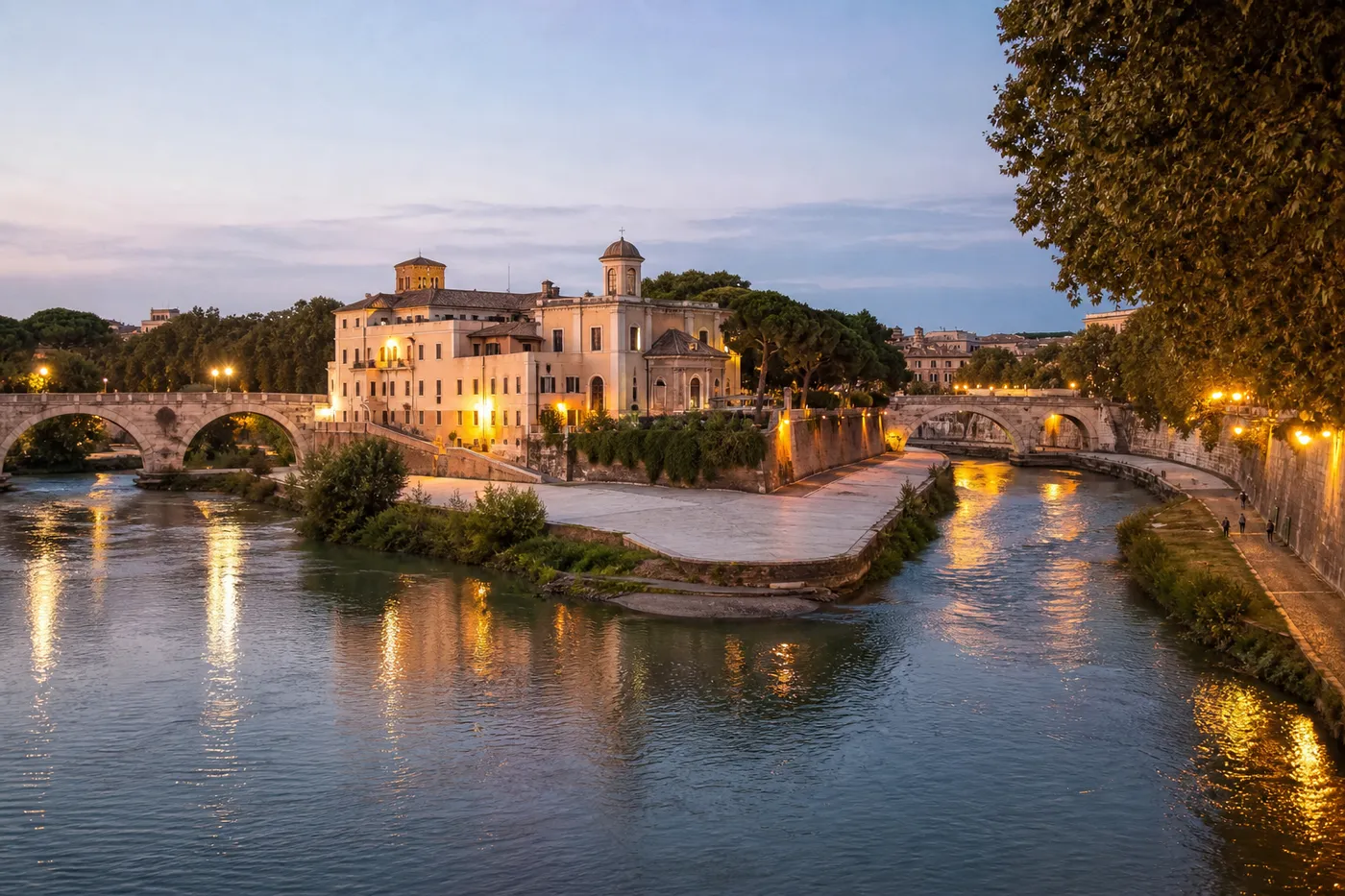 Tiber Island & Lungotevere Evening Stroll